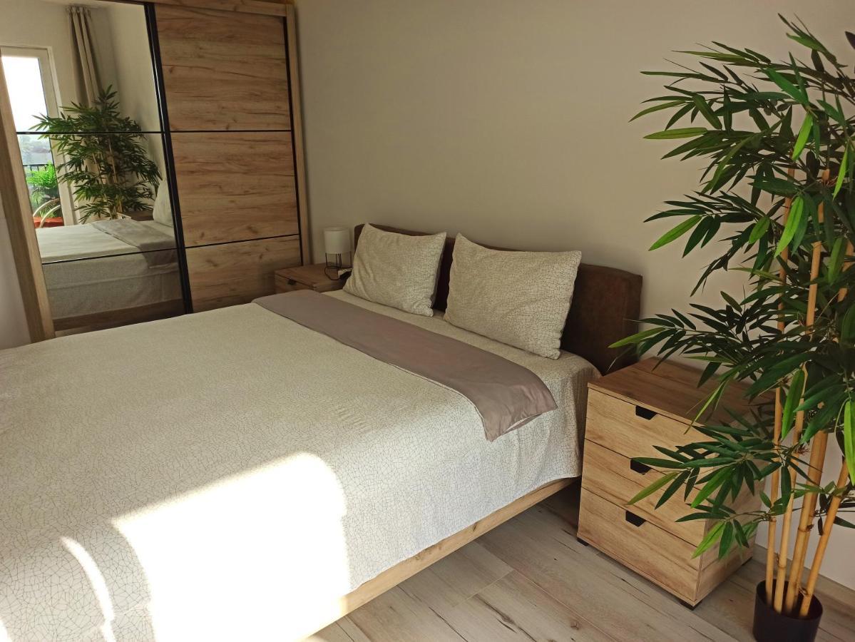Summer Haven - Self Check-In & Parking Lot, Primashops&Lotus Oradea Exterior foto